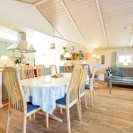 Gorgeous In With Kitchen Holiday home *